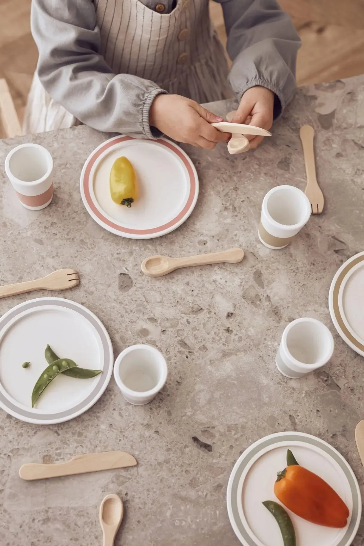 Dinnerware 4 play set KID'S HUB