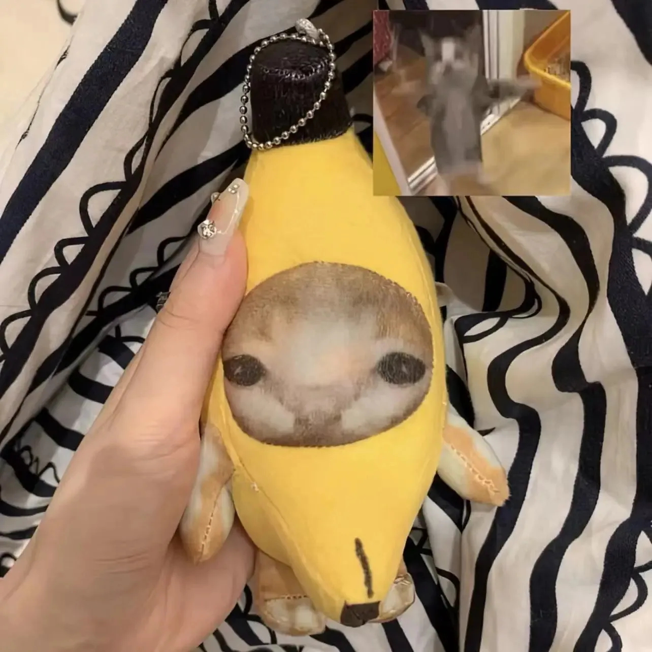 Squeaky funny banana happy cat charm sounding plush toys keychain banana cat pendant dolls